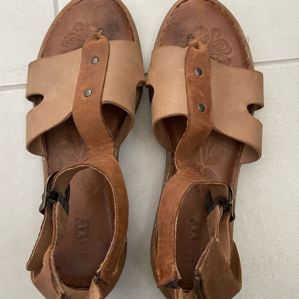 BORN sandals with zipper back- size 9. Brown.